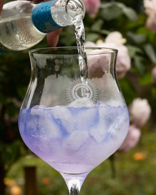 blue torbay gin changing colour with mediterranean fever tree tonic